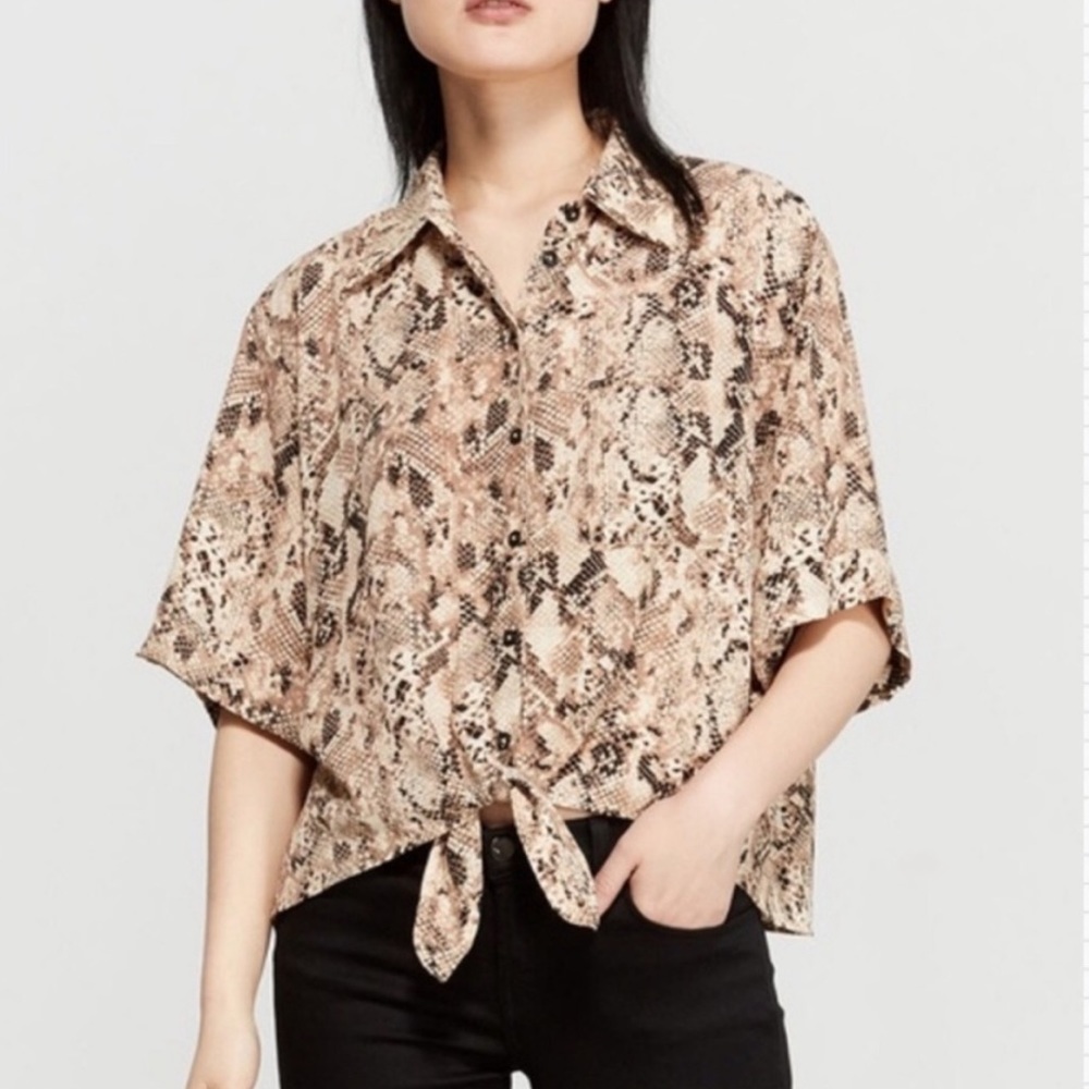 ☀️ 3/$25 Sanctuary Snakeskin Boxy Front Tie Button Down Blouse Brown Medium